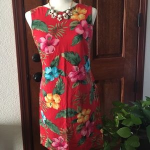 Beautiful floral dress. Perfect for the beach.